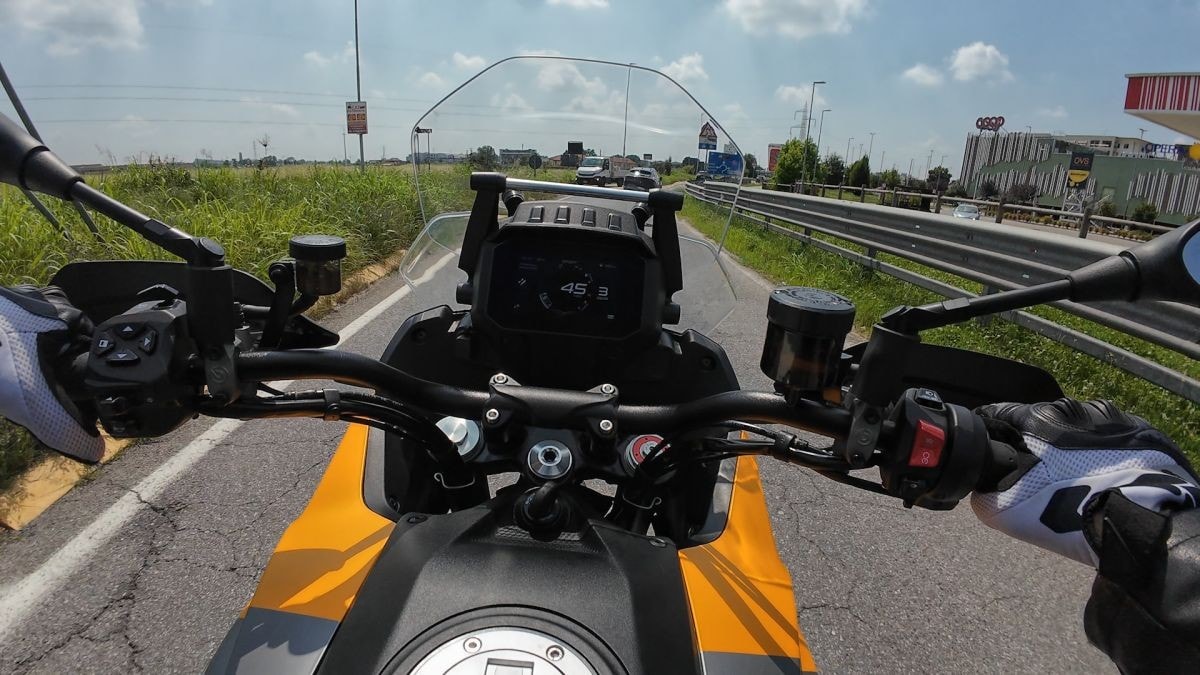 Test a Testa #9 - Moto Guzzi Stelvio vs Moto Guzzi V85 Strada: sfida in famiglia!